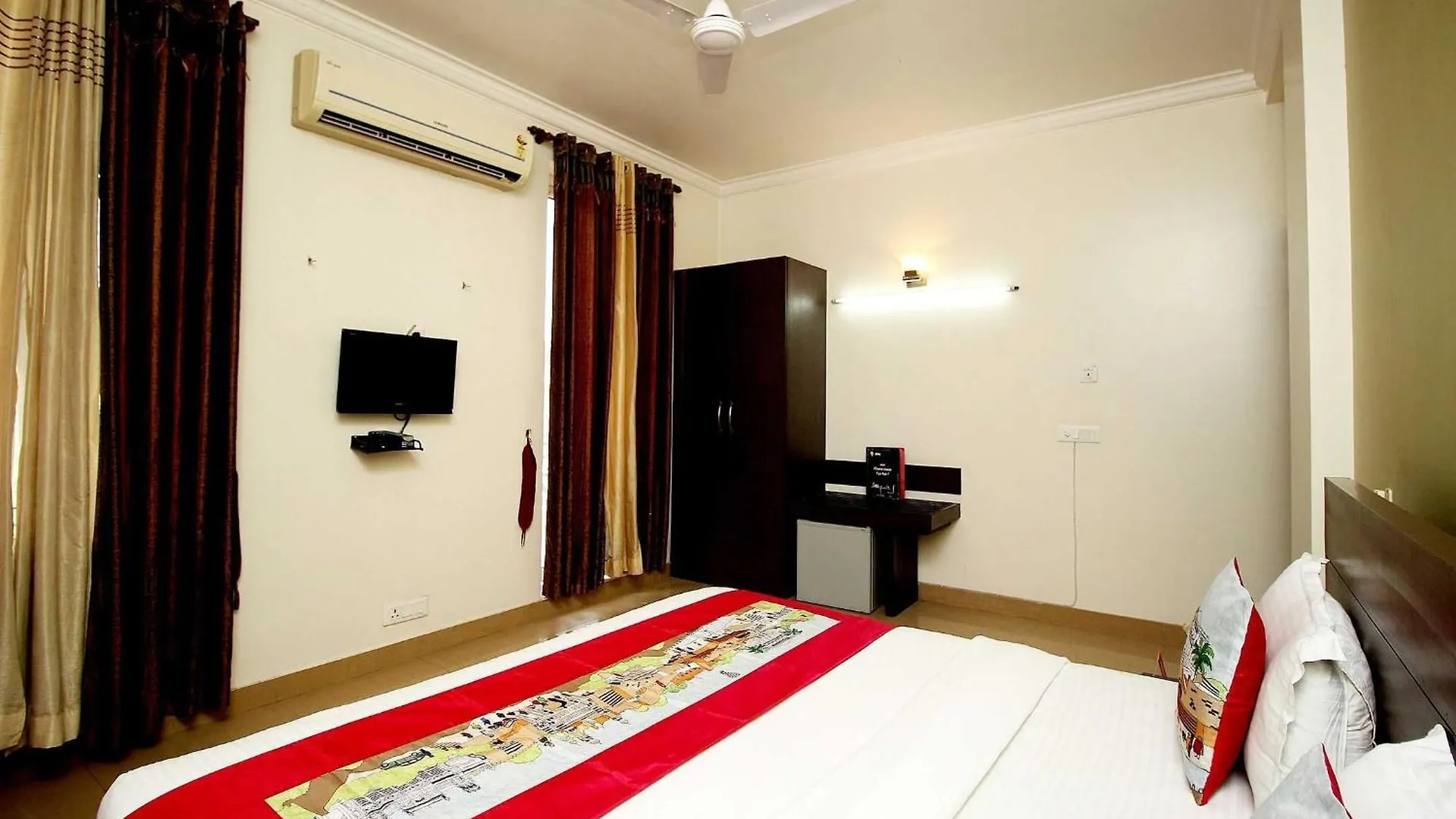 Super Collection O Sakshi Hotel Gurgaon