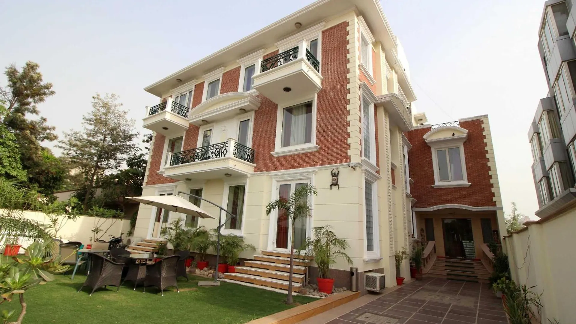 Super Collection O Sakshi Hotel Gurgaon
