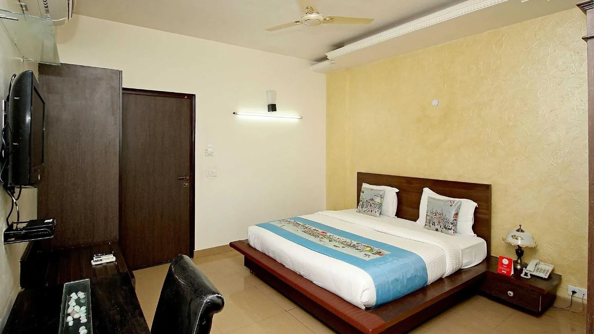 Super Collection O Sakshi Hotel Gurgaon