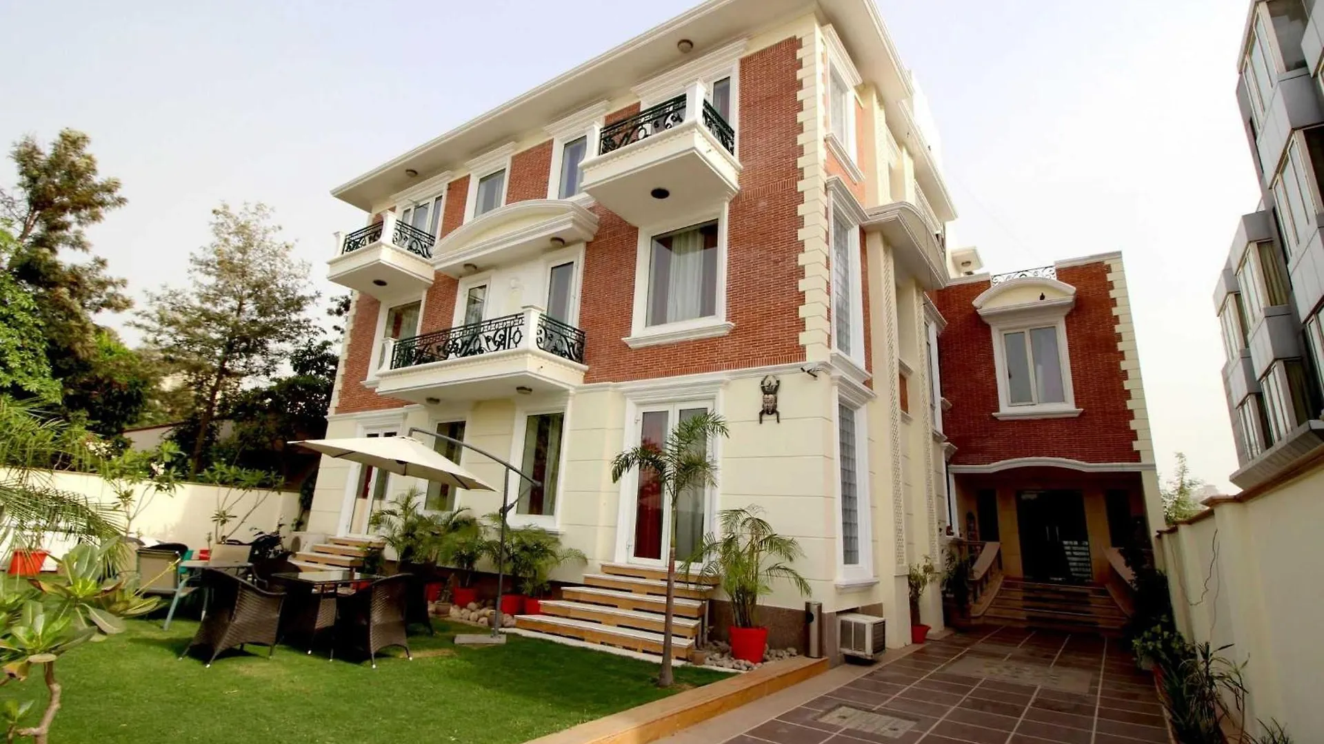 Super Collection O Sakshi Hotel Gurgaon