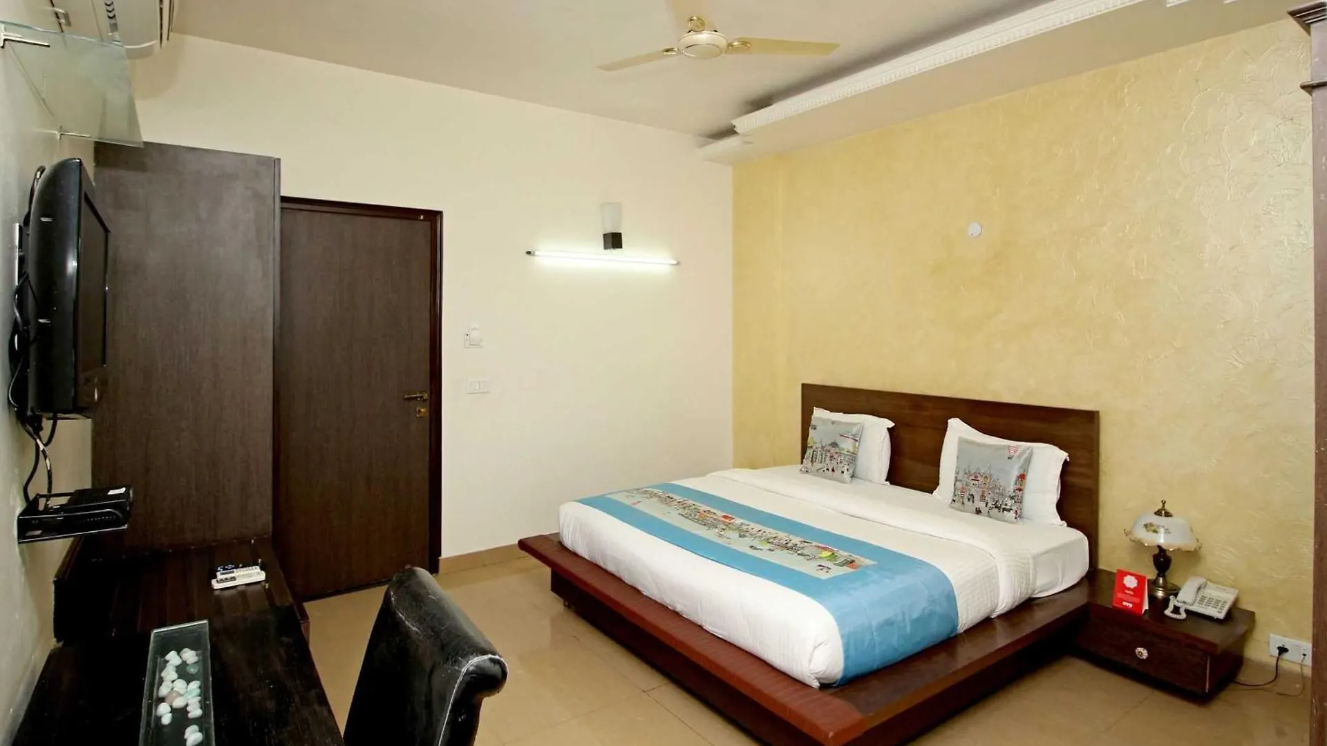 Super Collection O Sakshi Hotel Gurgaon India