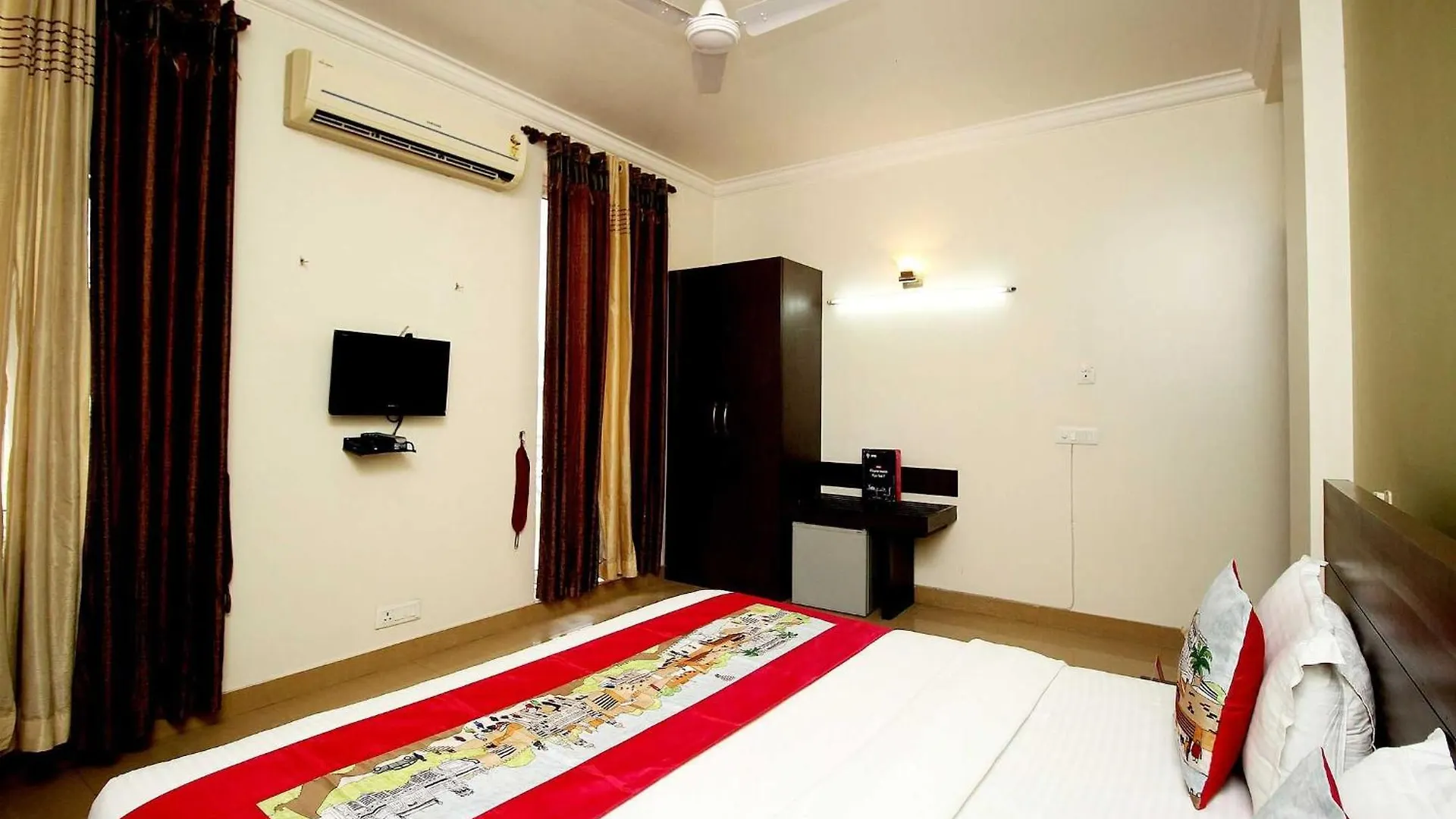Super Collection O Sakshi Hotel Gurgaon