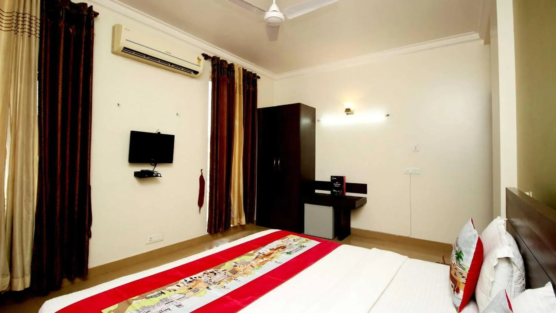 Super Collection O Sakshi Hotel Gurgaon
