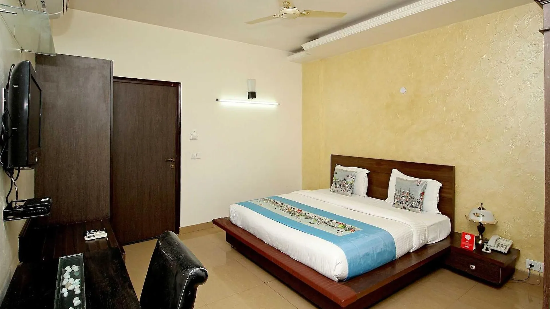 Super Collection O Sakshi Hotel Gurgaon