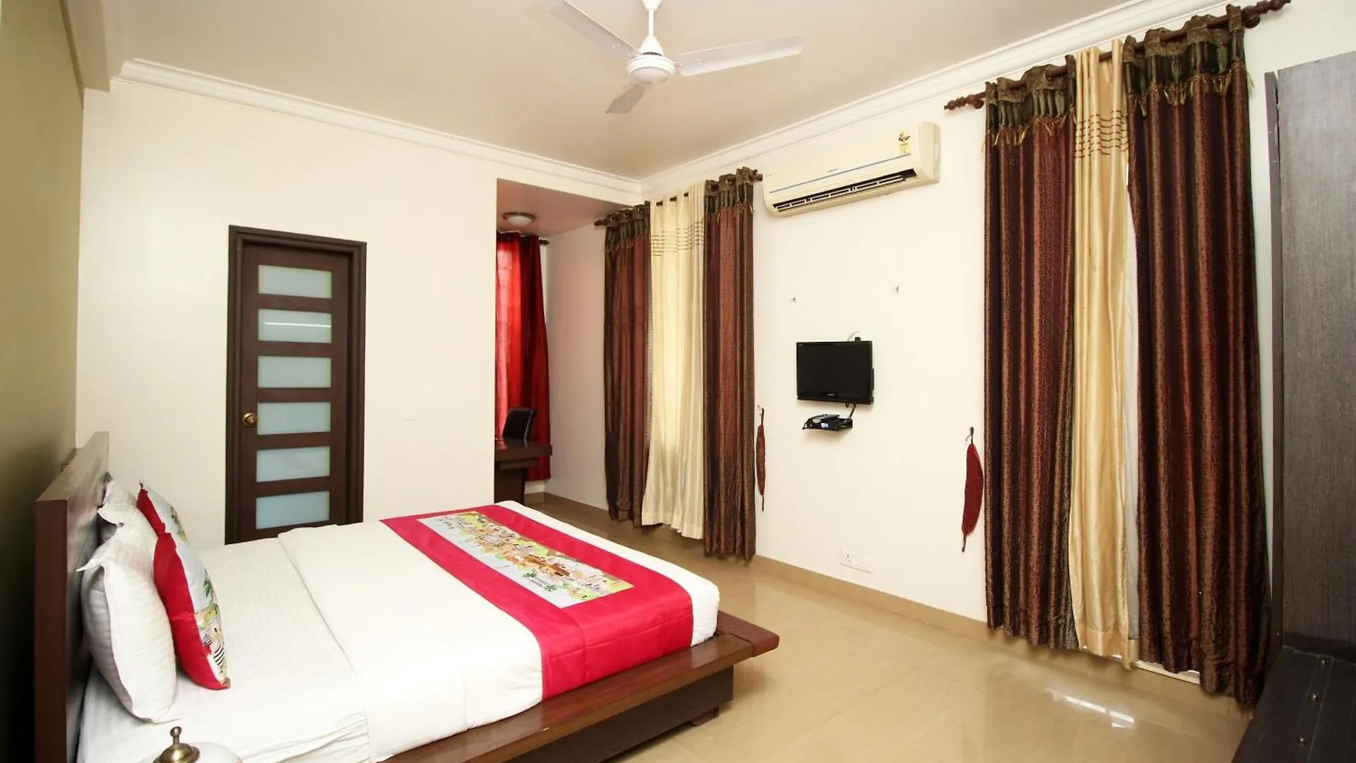 ***  Super Collection O Sakshi Hotel Gurgaon India