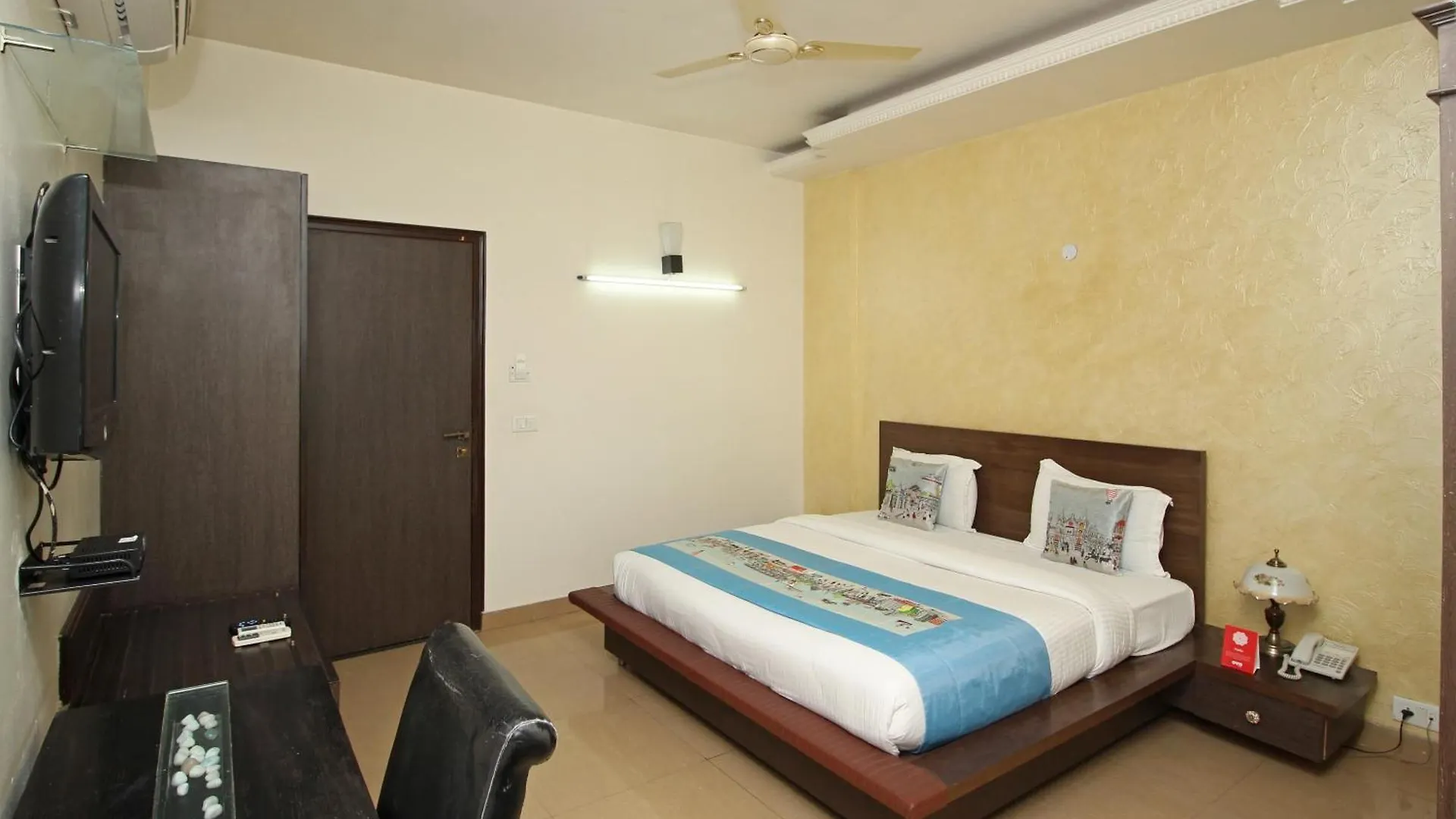 Super Collection O Sakshi Hotel Gurgaon