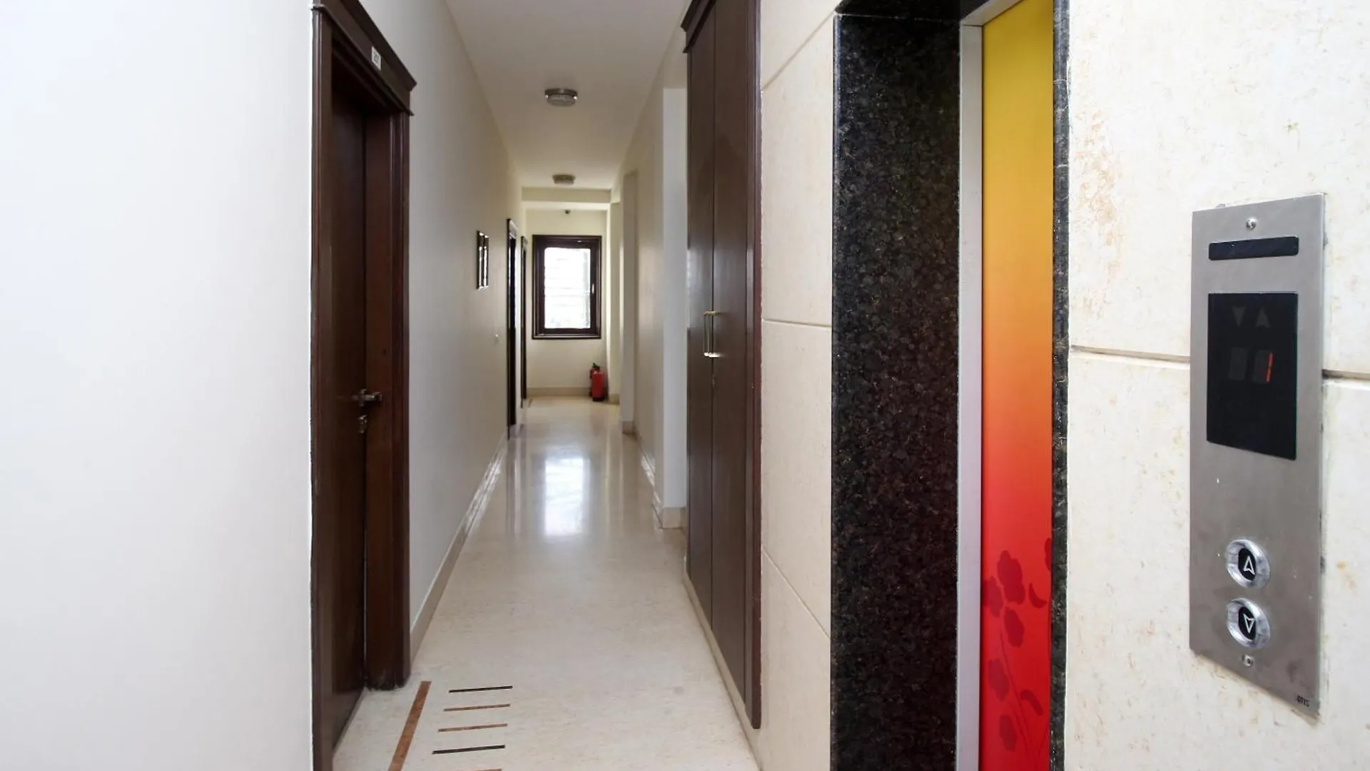 Super Collection O Sakshi Hotel Gurgaon