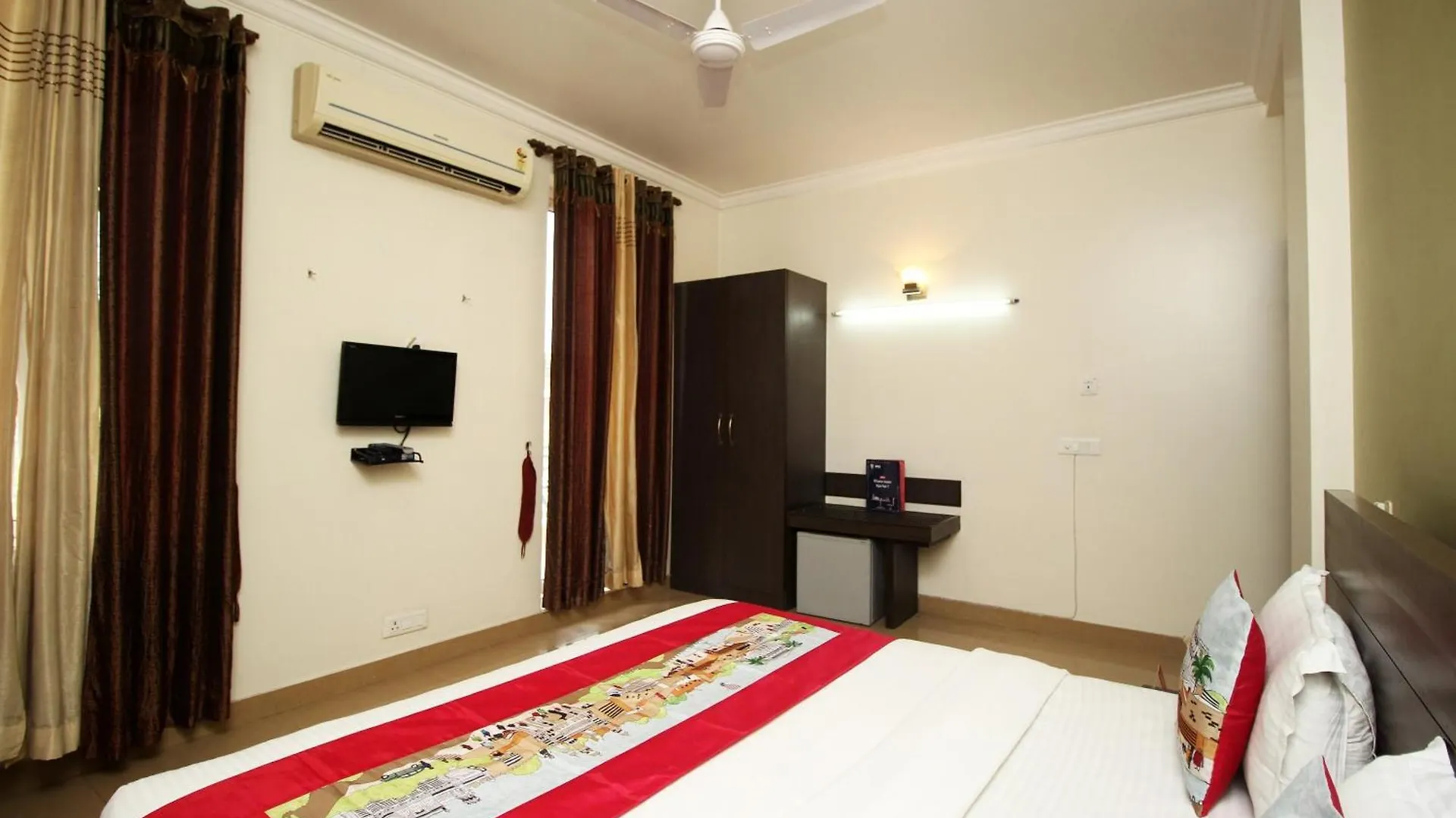 Super Collection O Sakshi Hotel Gurgaon 3*,  India