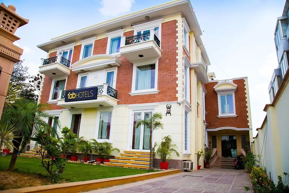 ***  Super Collection O Sakshi Hotel Gurgaon India